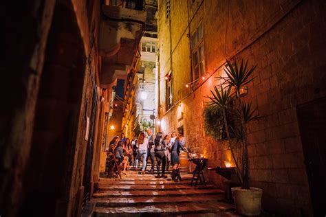 strait street valletta bars.